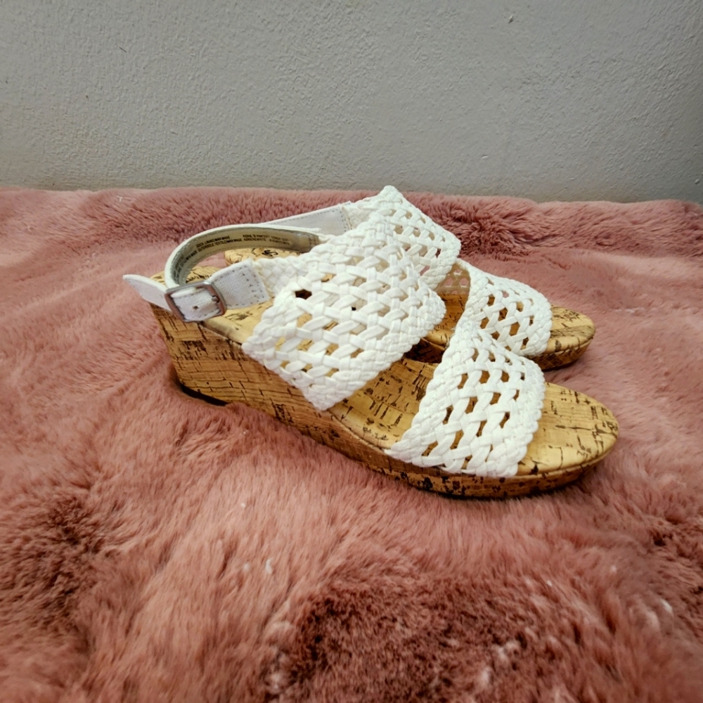 Girls size 4 brand new sandals